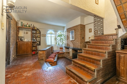 Casa De 6 Ambientes Con Cochera, Patio Y Terraza En Venta En Colegiales