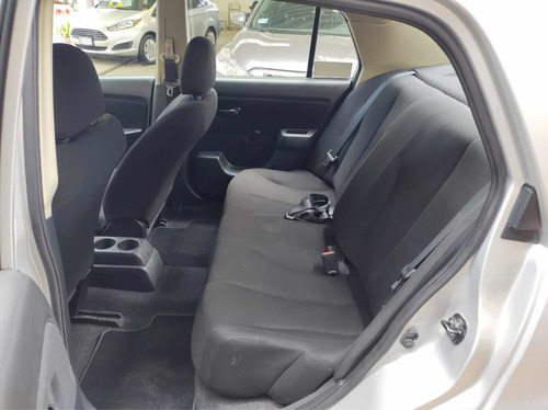 Imagen 11 de 15 de Nissan Tiida 1.8 Sense Sedan Std 6 Vel Ac 2011
