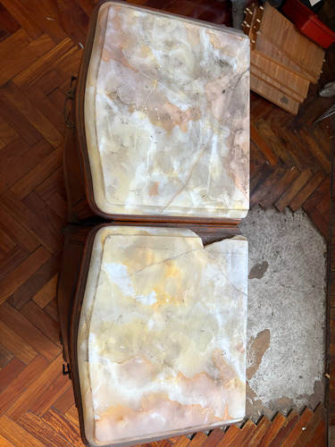 Mesa De Luz Estilo Francés Luis Xv Mármol + Otra De Regalo Brillante Marrón (Usado)