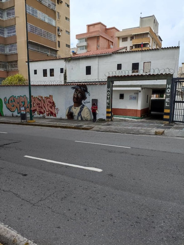 Imagen 1 de 14 de Hotel En Av Andrés Bello En Venta