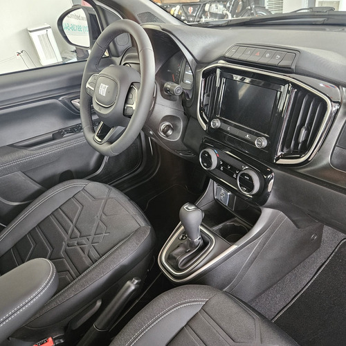 Fiat Strada 1.3 Volcano Cab. Dupla 16v Flex 4p