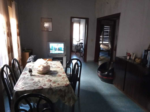Pasteur 900 Casa En Lote Propio Con Posibilidad De Edificar