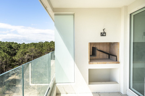 Imagen 8 de 12 de Apartamento En Venta De 2 Dormitorios En Playa Mansa (ref: Lij-5668)