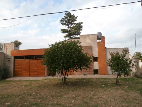 Imagen 2 de 27 de Casa Quinta Sobre Almirante Brown