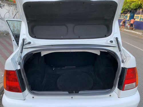 Volkswagen Polo 1.8 Mi Classic Special Sedan 8v Gasolina 4p