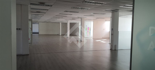 Oficina En Arriendo Con Financiamiento Para Habilitar.