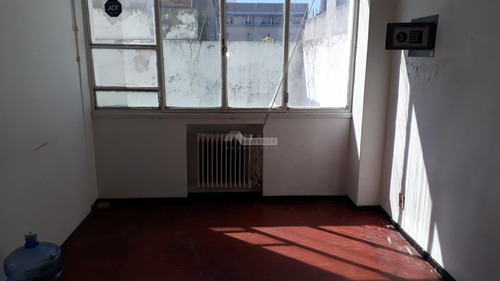 Imagen 4 de 12 de Oficina Ciudad Vieja Alquiler, Rincon Y Misiones, Buen Metraje, 3 Oficinas, Privado, 2 Baños