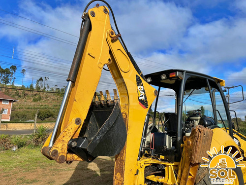 Retroescavadeira Caterpillar 416e 4x2