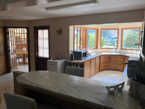 Casa En Venta De 5 Dormitorios En Lugano