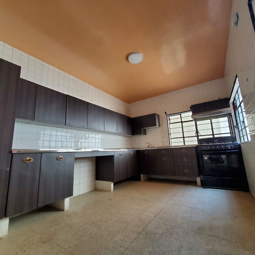 Amplisima Casa En Inmejorable Ubicación, Centrico Y Seguro.