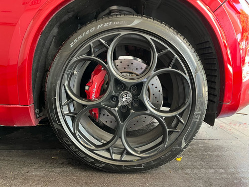 Alfa Romeo Stelvio 2.9L Quadrifoglio Verde V6 Bi-Turbo At