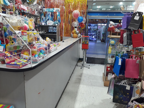 Imagen 4 de 10 de Se Alquila Local Comercial En Centro Comercial Alban Borja. Norte De Guayaquil, En La Mejor Zona Cerca Al Supermaxi. Ideal Para Distribuidoras, Tiendas De Ropa, Importadores Mayoristas, Bancos, Spas