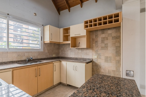 Imagen 15 de 30 de Venta De Casa Tipo Duplex De 3 Ambientes Con Cochera. En Banfield Este.