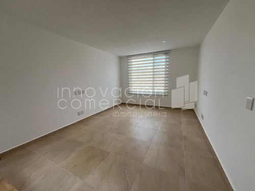 Casa En Renta En Distrito Sophia De 3 Niveles