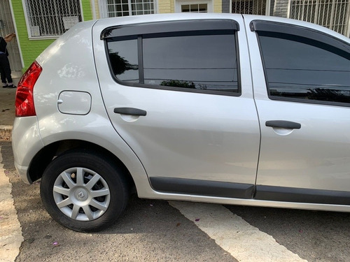 Imagem 5 de 15 de Renault Sandero 2010 1.0 16v Expression Hi-flex 5p