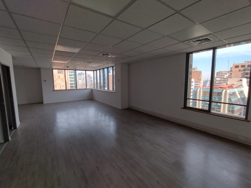 Excelente Oficina De 226 M2 De Planta Libre En Arriendo