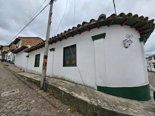 Excelente Oportunidad De Inversion. Casa Esquinera.