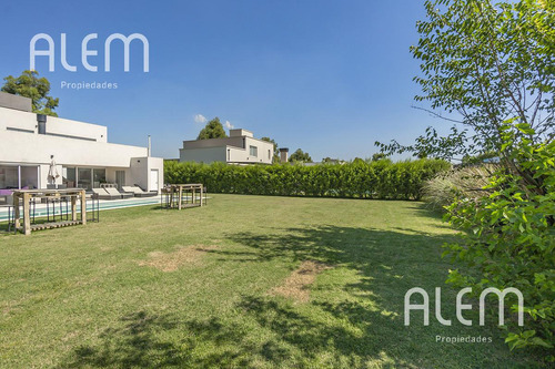 Casa En Venta En Don Joaquin, Canning