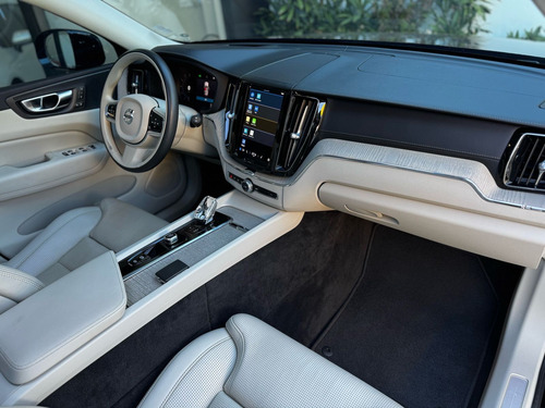 Volvo XC60 2.0 T8 Ultimate Recharge (Plug-In) 5P Hibrido