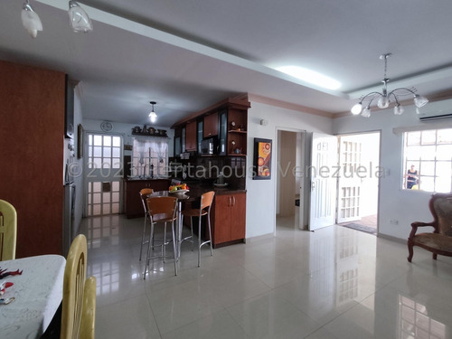Casa En Venta Canaima Ii Guatire. 24-3741 Jt
