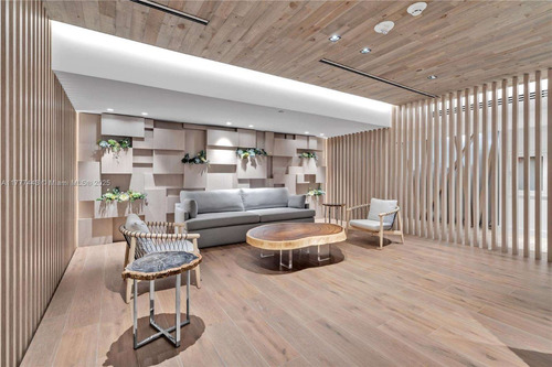 Alquiler Departamento Miami Beach 2 Amb/ Playa Y Cochera Roney Palace / 1 Hotel Complejo 5 Estrellas. 3 Piscinas, Jacuzzi, Acceso Directo A La Playa 5 Cuadras De Lincoln Road. 2301 Collins Ave.