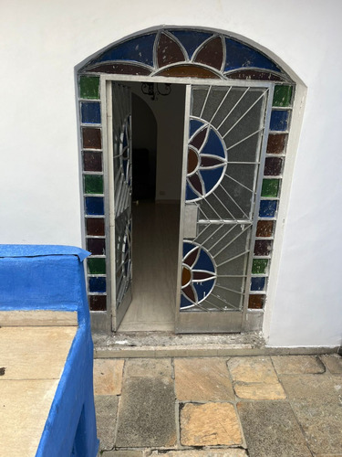 Casa Com Ótimo Quintal E Reformada