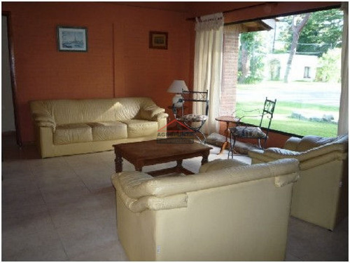 Casa En Mansa, 4 Dormitorios *- Ref: 3632