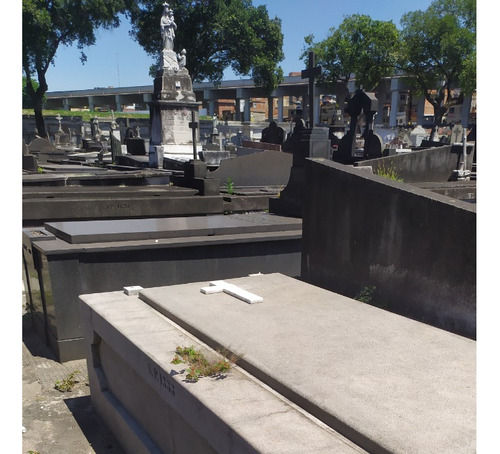 Jazigo Perpétuo No Cemitério São Francisco Xavier - Caju, Rio
