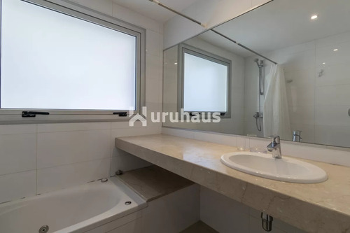 Alquiler Apartamento Tres Dormitorios Playa Brava Edificio Brava Biarritz