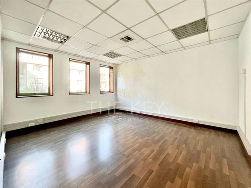 Oficina En Venta En Calle Encomenderos, Barrio El Golf