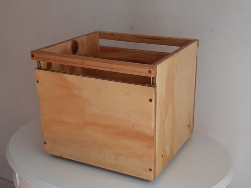 Caja De Madera Con Ruedas