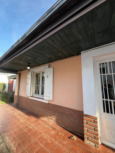 Casa Con Galpón En Barrio Las Avenidas