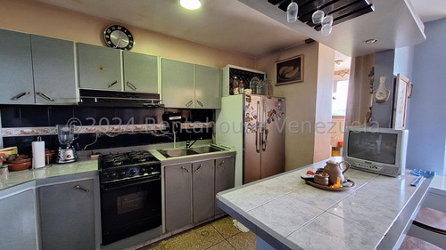 Apartamento En Venta En El Centro Maracay 25-580 Irrr