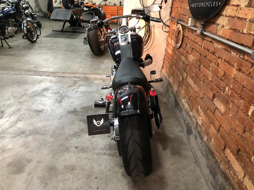 Linda Fxst Baixíssima Km Customizada Escapes Vance&hines Sku