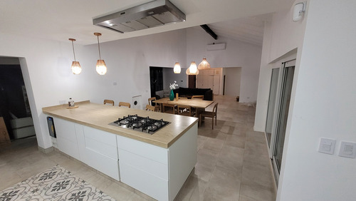 Mesadas Islas En Porcelanato Blanco