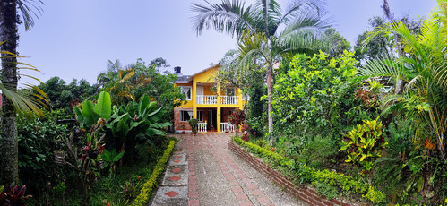 Casa Campestre Rodeada De Jardines Y Árboles Frutales 3 Balcones Con Vista Panorámica Cocina Integral Quiosco Equipado Con Bbq Y Estufa De Leña Amplios Espacios Y Bellas Zonas Sociales Para Disfrutar