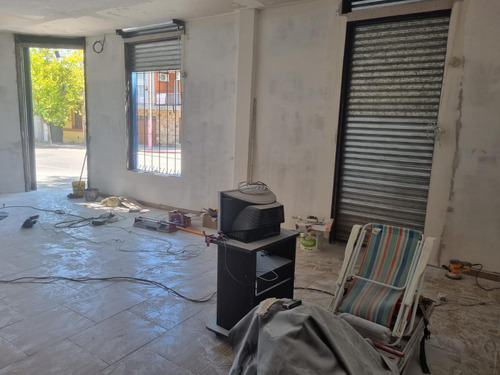 Imagen 3 de 6 de Casa Esquina, Amezaga Esquina Constitución, 80 M2, Estrena !!