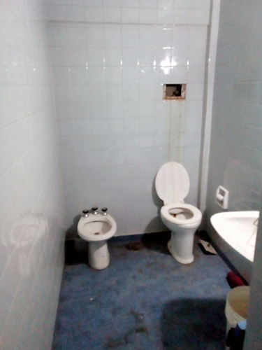 Se Vende Excelente Galpón Ubicado En Zona Industrial, Mataderos