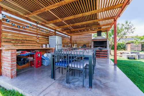 Oportunidad!! Casa En Venta 5d/5b En Colina