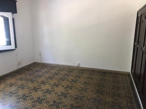 Excelente Ubicación, Farini Entre Bv Artigas Y Asencio, Mu Cómodo!