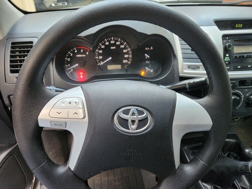 Imagen 6 de 10 de Toyota Hilux 2012 3.0 Cd Sr I 171cv 4x4