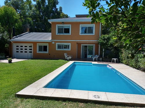 Imagen 2 de 19 de Chalet De 4 Ambientes Con Piscina En Casaimar