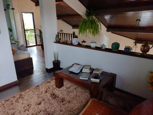Casa Alto Padrão - 900 Metros De Terreno - Carambeí-pr