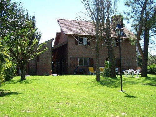 Imagen 2 de 14 de Casa Con Amplio Jardin Y Pileta