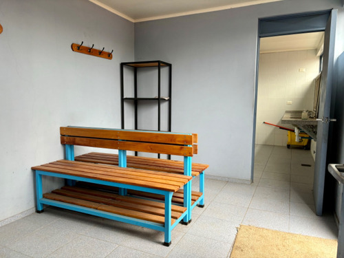 Oficinas En Gran Construcción De Un Piso, Galpón Equipado