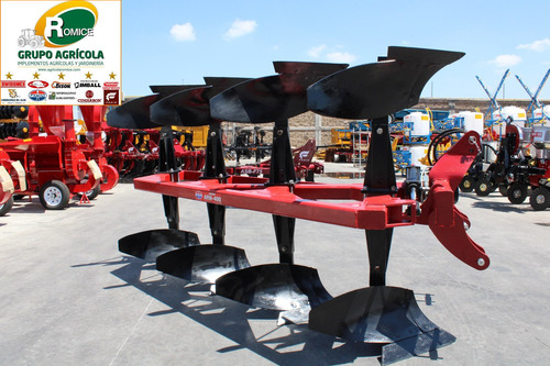 Imagen 6 de 12 de Arado Hidraulico Agricola 4 Rejas Marca Famaq P Tractor