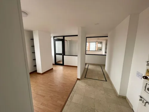 Oficina En Arriendo/venta En Lago Gaitan. Cod A17149