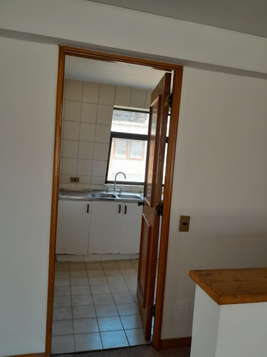 Av. Holanda/elidoro Yáñez. Vende Único Dueño. ¡sin Comisión!