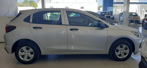 Imagen 13 de 18 de Chevrolet Onix 1.2 Ls 2022 Manual