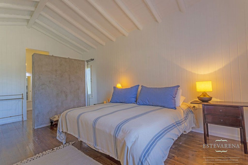 Casa En Alquiler Por Temporada De 4 Dormitorios En Pinar Del Faro (ref: Est-567)